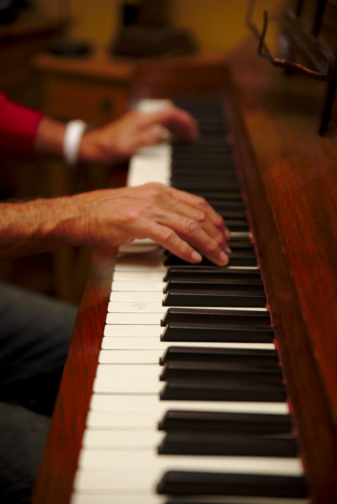 Hands on the piano keys, English Winter