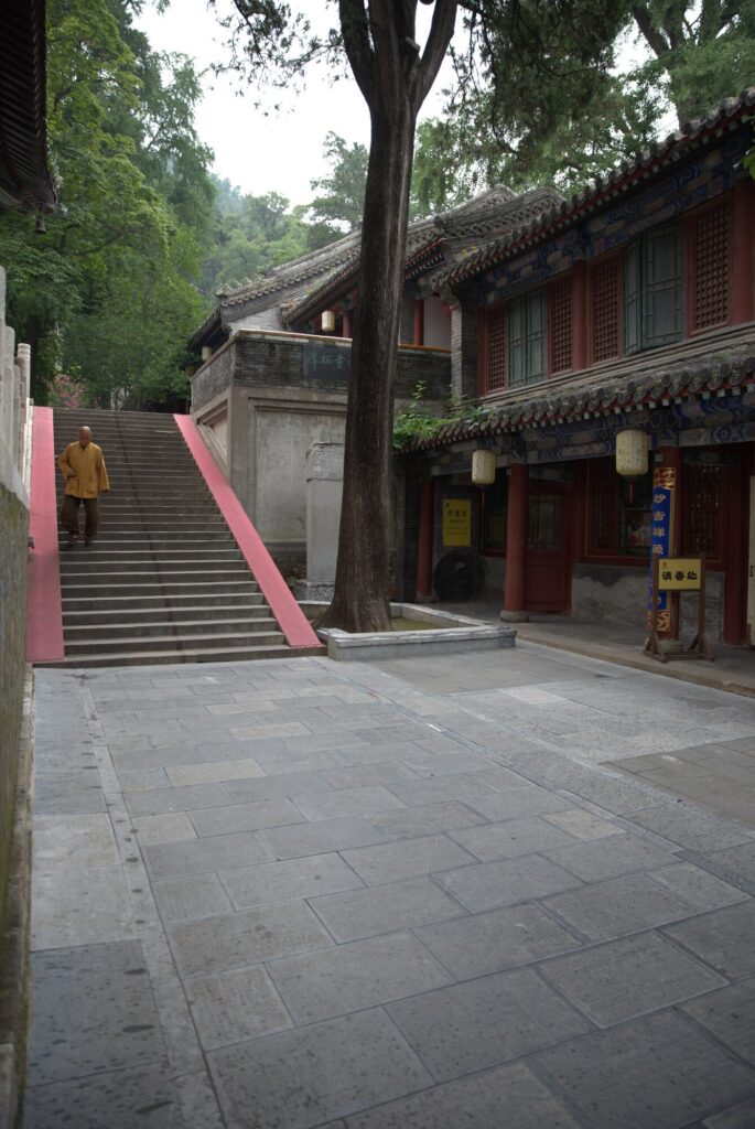 Stairway between the halls, Tanzhe Temple